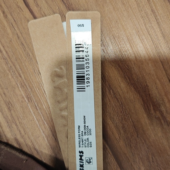 SKIMS Wireless Form T-shirt Demi Bra - Picture 11 of 14